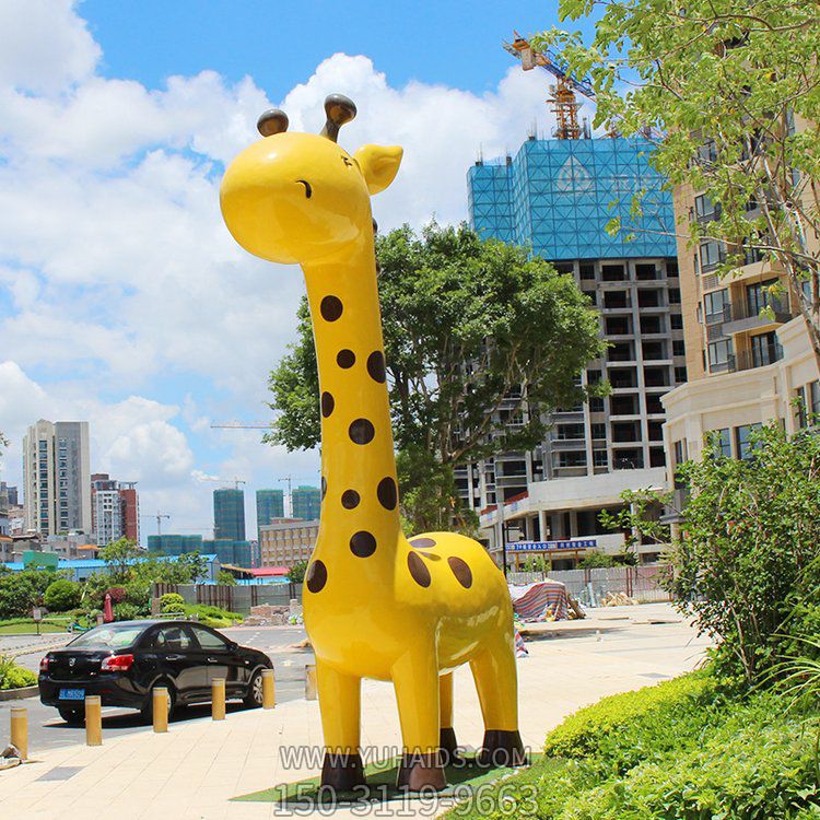 可愛的卡通長頸鹿，大型卡通動物景觀雕塑