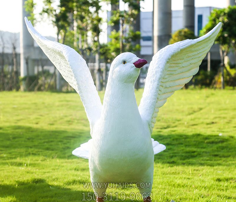 草坪公園玻璃鋼仿真動物鴿子雕塑