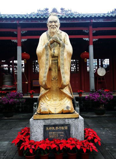 旅游景區擺放先師孔子古代人物銅雕