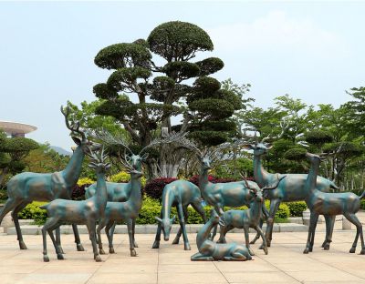 公園景區創意一群玻璃鋼彩繪鹿雕塑