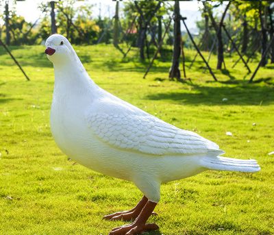 草坪公園仿真動物玻璃鋼鴿子雕塑