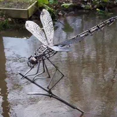 不銹鋼金屬鏤空抽象蜻蜓雕塑