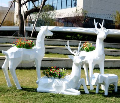 公園抽象玻璃鋼幾何白色梅花鹿雕塑